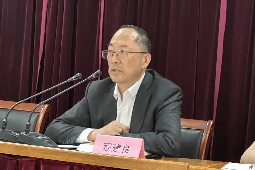 Changshu Polyester realizou unha reunión para cadros de nivel medio, persoal de enxeñaría e técnico e persoal de mercadotecnia
