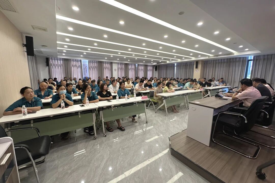 Changshu Polyester realizou as conferencias representativas do terceiro e cuarto membro e dos empregados do sindicato