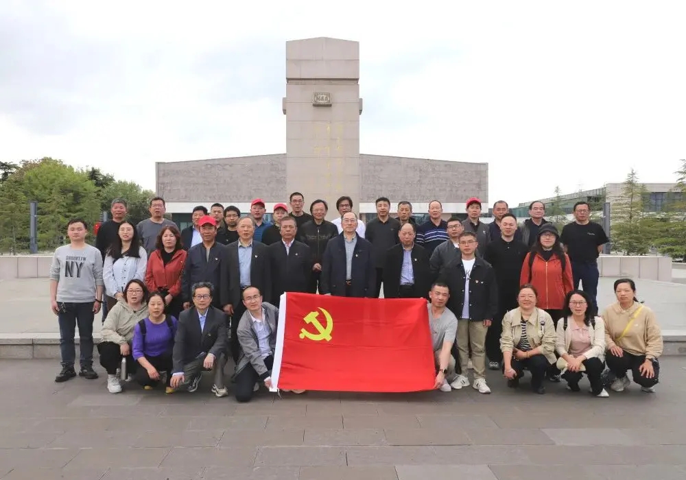 A sucursal do partido de Changshu Polyester Co., Ltd organiza unha visita ao Yancheng New Fourth Army Memorial Hall